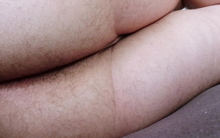 amateurbrazilian: Kamu suka banget ngentot di sofa sambil ngentot sampingan
