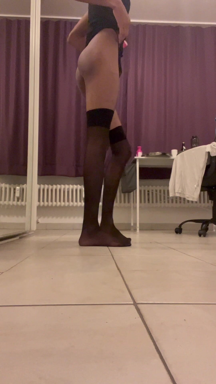 Hotshila: Indisch mietje travestiet vingert en geniet
