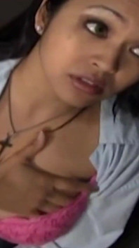 Asiatică obraznică cu țâțe mari curăță gaura din zid - gloryhole