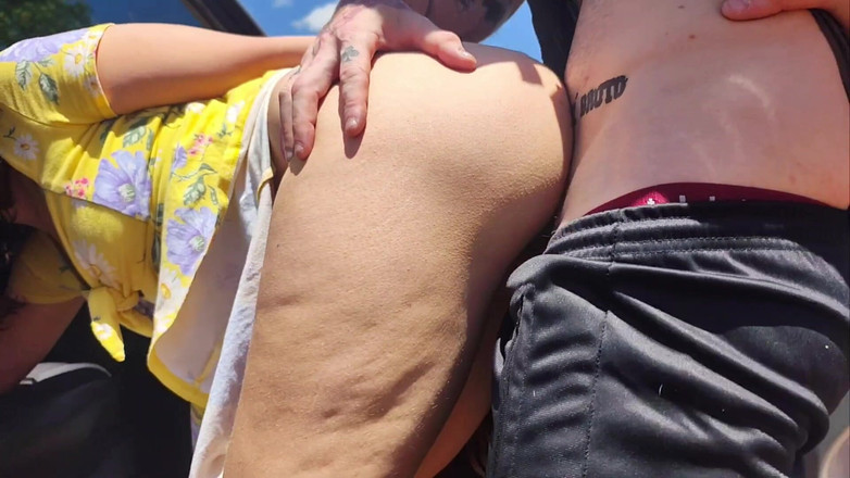 Carmona's films: Paar geht an Halloween camping und seine frau wird am...