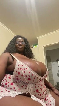 Striptis tante semok kulit putih