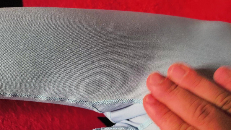 Blondasexy00: 继兄敢摸她的处女阴户！继妹有一个如此完美的阴户，并遵循她的轮廓在性感的连裤袜