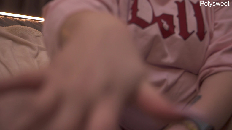 Polly Sweet: Je veux que tu m’embrasses, mais seulement après que j’aie...