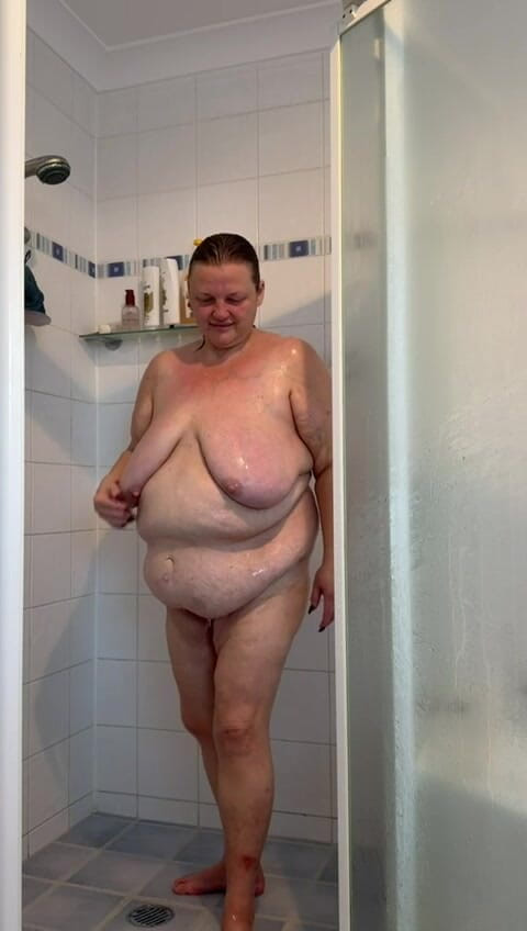 WeAreFukBunnies: Zobacz, jak czyścię moją rozwartą dziurę cipy