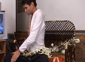 Bareback TV: Acțiune cu masturbare solo homosexuală