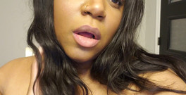 Josie4yourpleasure: Sdraiamo e giochiamo. Farti urlare nome mio