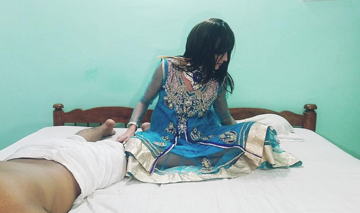 Bolly Karma: Interaksi seksual pertama nafsu kasar