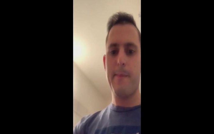 Twinkboy82: 可爱的德国twwink男孩在浴室里撸管