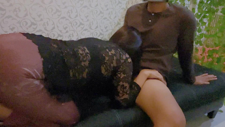 Nadalyne: Mezun olduktan sonra yaramaz kebaya kız Alex ile ilişki yaşıyor