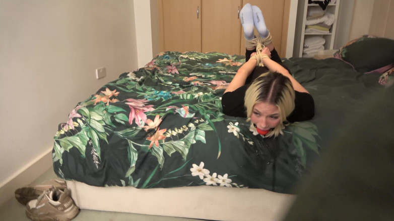 Latina Fetish: ¡El dilema del cepillo de pelo de Latina &amp; Lilly: tormento...