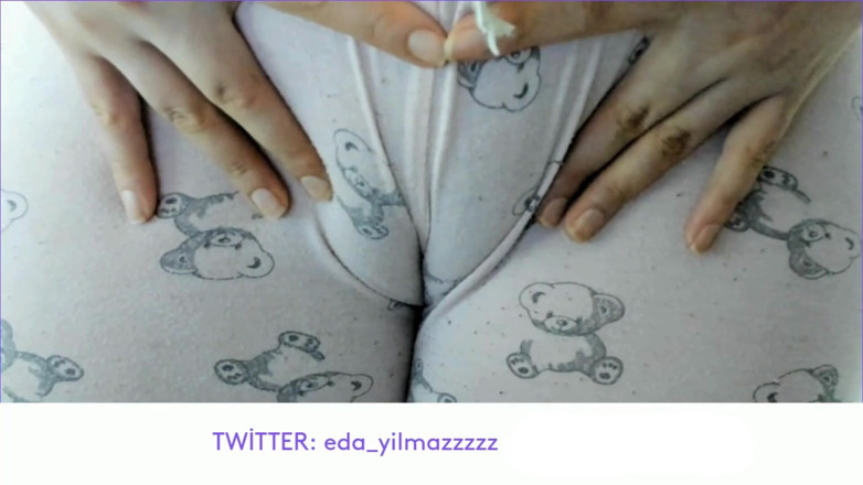 bigass_sexy_bigboobs: Stydké pysky- Pyžama- Nafouklá kundička- Oteklá kundička