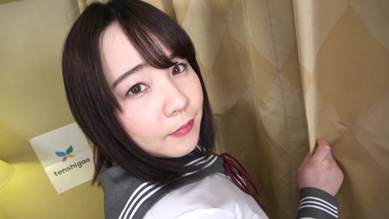 Tenshigao: Narumi Soeda indossa un costume da studentessa per divertimento sexy