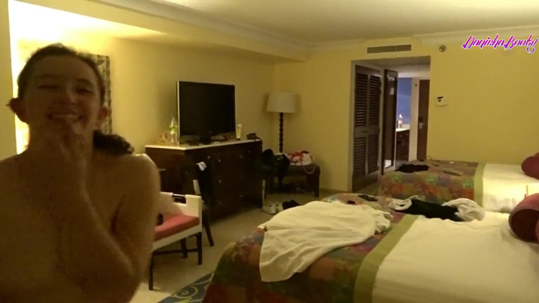 Candy Camille: Casal com tesão foi pego fazendo sexo na varanda de...