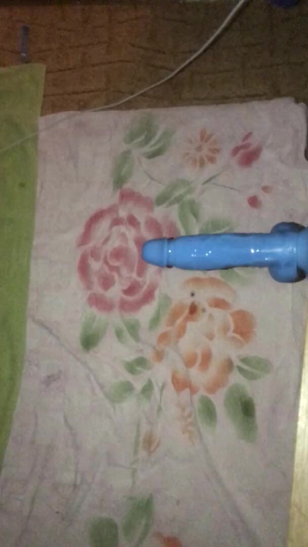 Sweethole: mere nile guda dildo ki savaari karna aur kaali thongs...