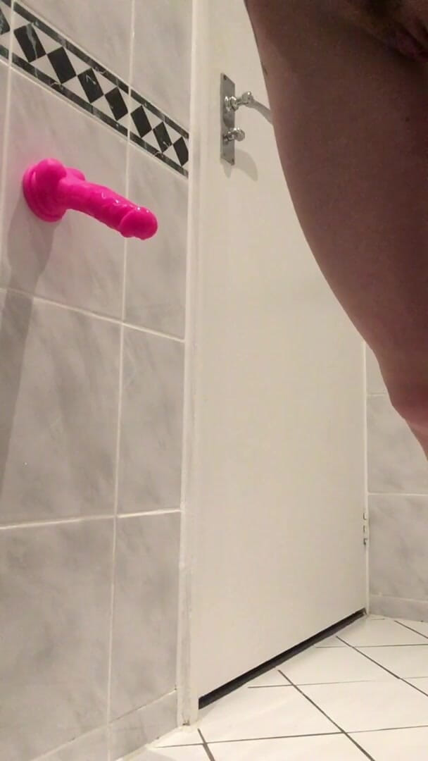 Rokkyhorrorx: शॉवर में डीप थ्रोट प्रशिक्षण