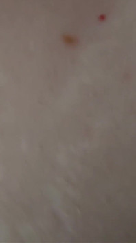 Upclose en primer plano de coño peludo, juego de clítoris, digitación, follada en misionero y perrito.