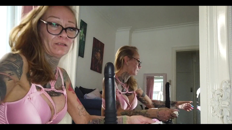 Skully inkson: Vui vẻ với fuckmachine