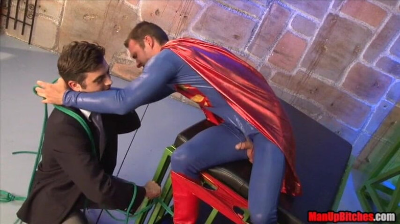 ManUpFilms: 포로 슈퍼맨