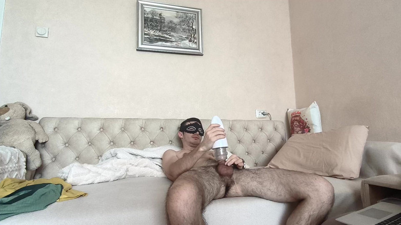 webcamboy98: Einen rotierenden masturbator testen