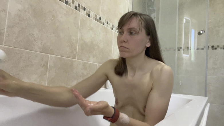 Wamgirlx: Ženská ejakulace ve vaně