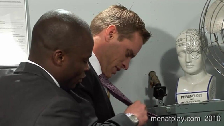 MenAtPlay: Dr. Stevens Untersucht Maxwell
