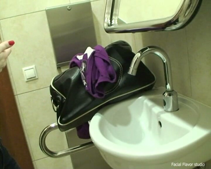 Facial flavor: Great Blowjob on Public Restroom!