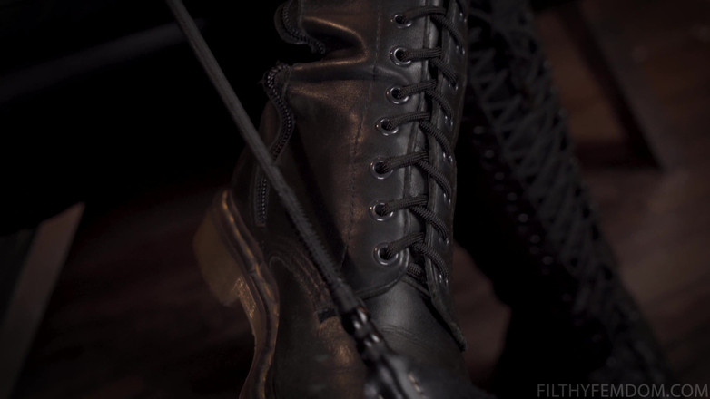 FilthyFemdom: Mimpi kaki kecil Mayhem yang kotor menampilkan Mayhem