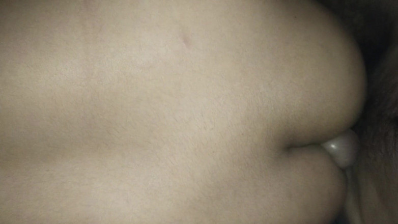 Junaid: 큰 엉덩이로 소음을 만들고 싶어하는 침묵하는 핫한 섹스 욕망