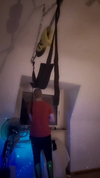 Tira colgando sobre el techo