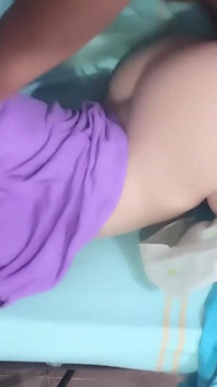 762 ลูกเลี้ยงสาวตูดใหญ่แสนอร่อยโดนเย็ดน้ําเงี่ยนไหลเยิ้มโดยบังเอิญก่อนเรียนรูตูด