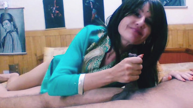 Bolly Karma: Bella ragazza nuda scende sul cazzo del fratellastro