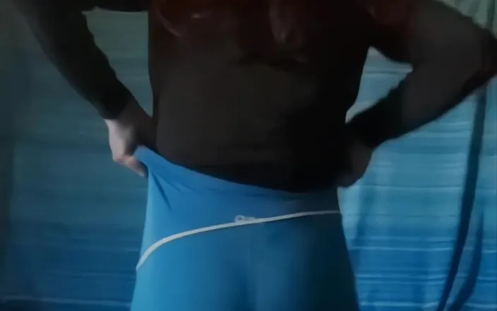Lizzaali: Making a Big Camel Toe in My Sexy Blue Tights