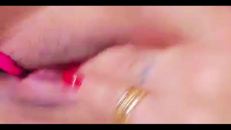 Srta Camargo: Swing flicka inspelad video med sin köttiga vagina.