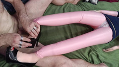 kickerscooter: लाल नाखूनों के साथ पैरों से चुदाई