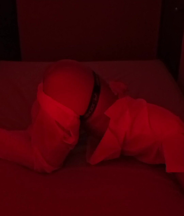 MiguellTrajano: Le visioni della stanza rossa - l'infermiera riprende un video sensuale...