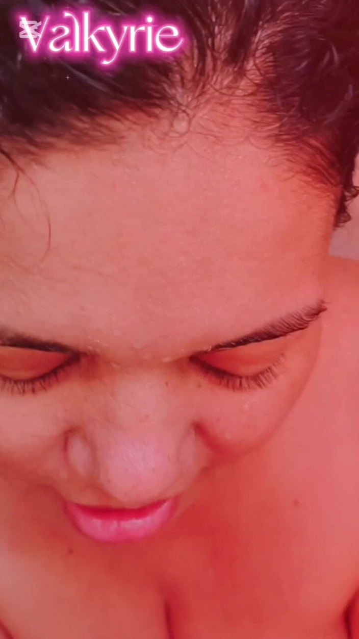 Valkyrie and Luigy Couple: Si cewek hot lagi asik nyepong sampai dicrot di muka