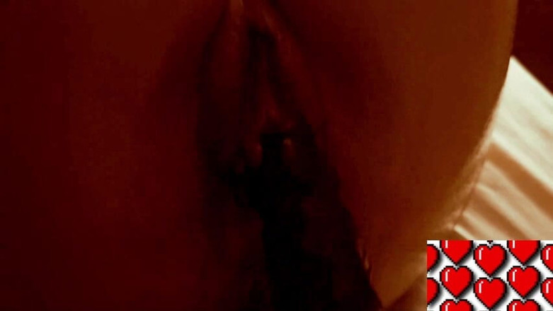 Cloehot: Saya melancap zakar yang sedap dan ia memancut ke dalam...