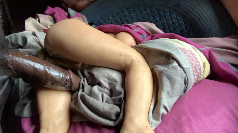 Bangcum8: Tânără cu pula lungă fute jucăria sexuală în cur din Africa