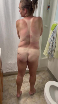 Si spoglia e posa nuda per te!