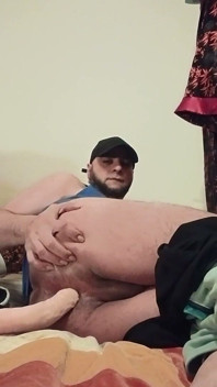 Dirty-j-bro gioca con il dildo. Il prurito deve essere alleviato.