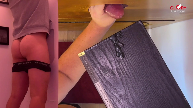 GLORYHOLEGAYS: Provocarea Gloryhole Cumshot: Cât de departe aruncă cu adevărat tânărul...