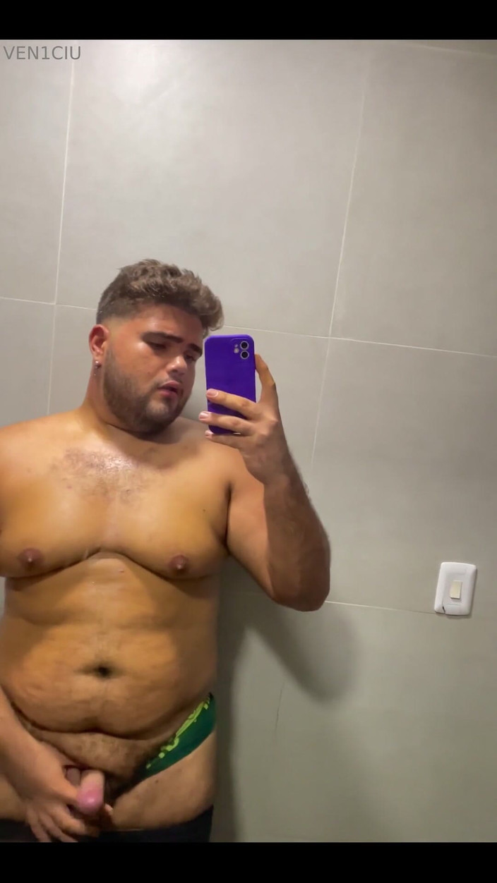 VEN1CIU: Il bagno della palestra