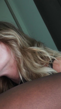 Sex toy adore se faire utiliser le cul