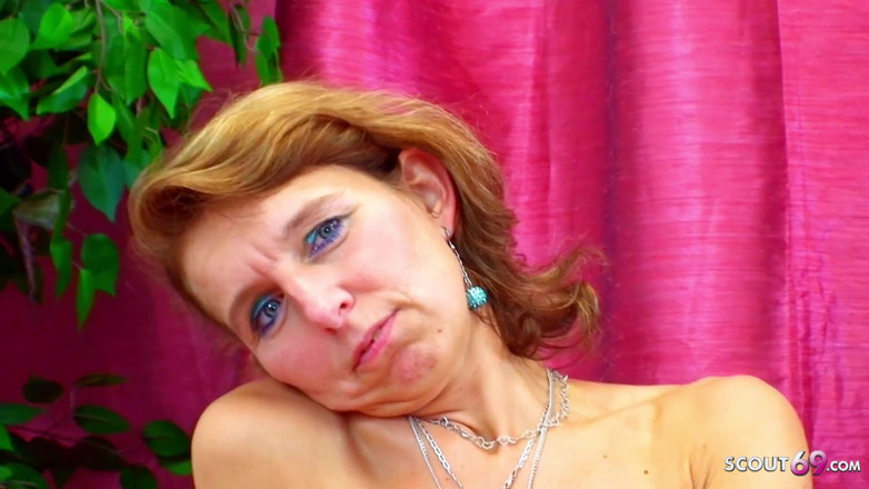 Full porn collection: Matură urâtă și slabă cu pizdă extrem de păroasă este futută...