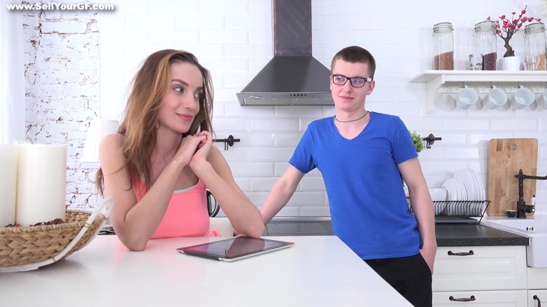 Sell Your GF: Doğum günü hediyesi
