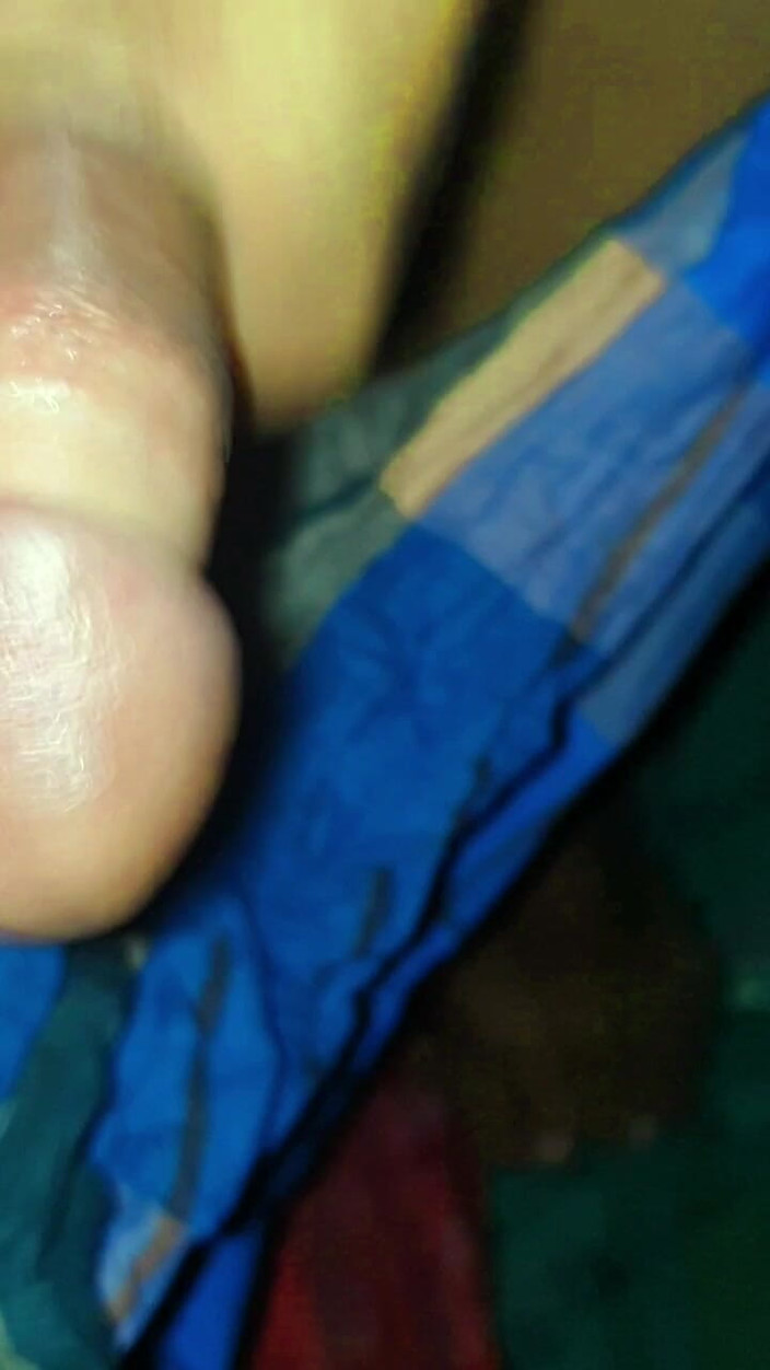 Xujjal: 방에서 페니스 마사지와 자위하는 핫한 소년