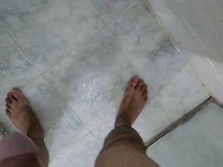 Lk dick: Pisse sous la douche
