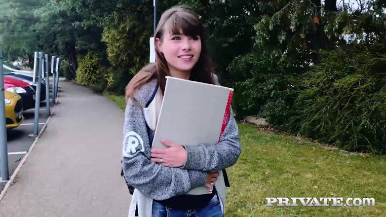 Private.com: Luna Rival zapisuje się do naszej uczelni artystycznej i daje...