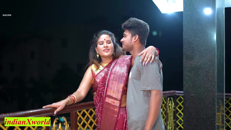 Indian Xshot: Úžasný žhavý sex nesezdaného páru! Skutečné šukání na rande