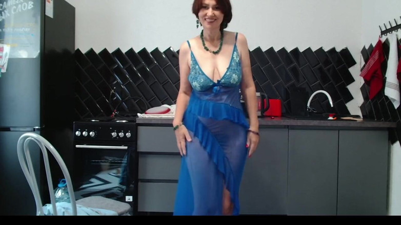 ANGELA_LADY: Mamă sexy matură care are 52 de ani își bagă degetul în cur